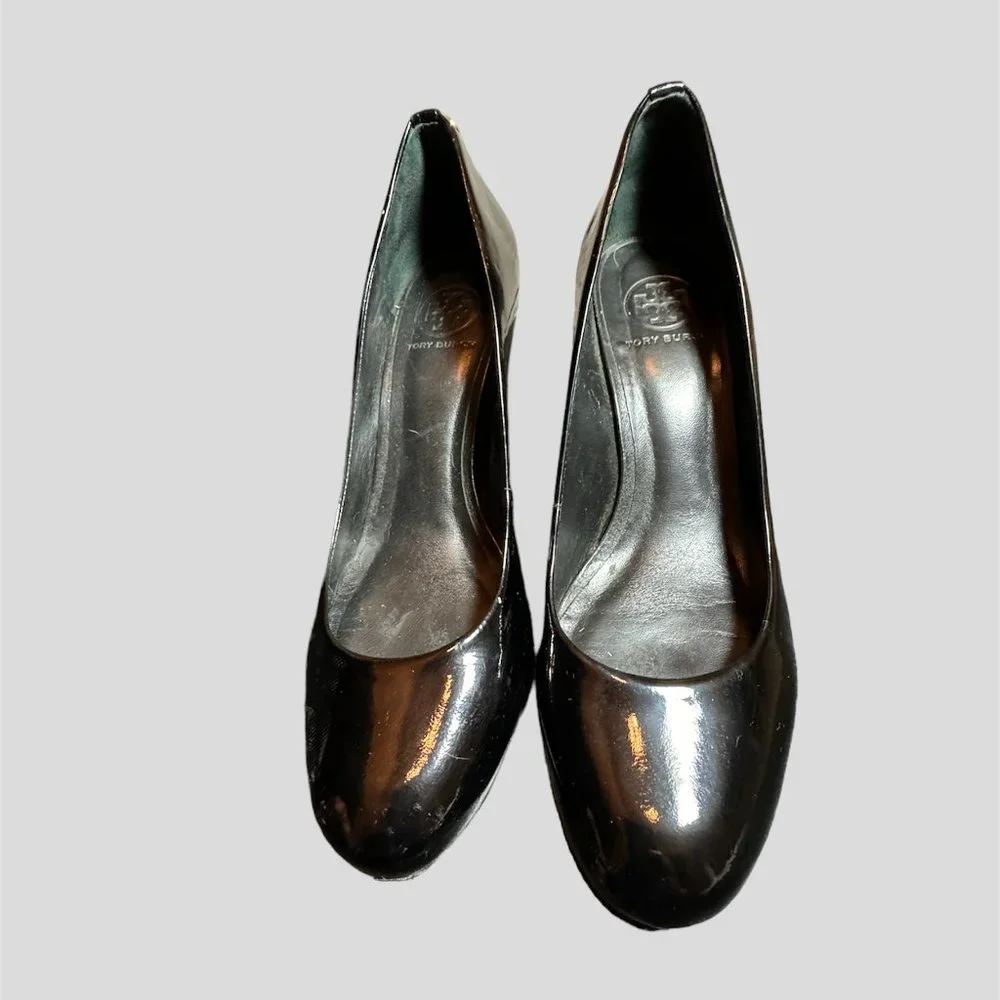 Tory Burch size 10 balck patent leather pumps